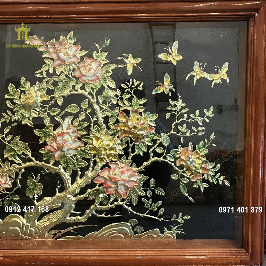 Từng chi tiết được chạm th&uacute;c v&ocirc; c&ugrave;ng sắc n&eacute;t